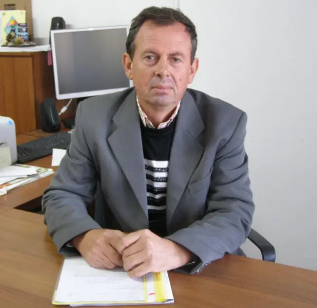Foto Primăria Curtişoara, în afaceri cu rudele viceprimarului