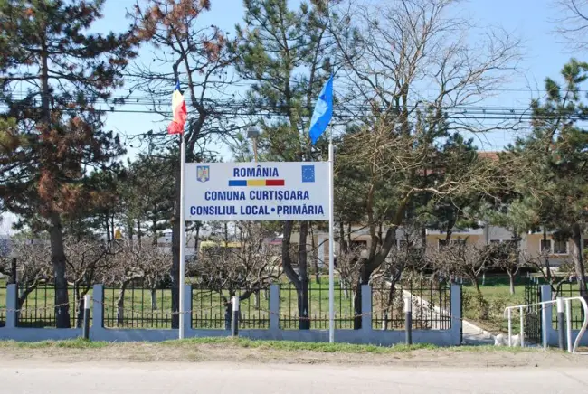 Foto Primăria Curtişoara, în afaceri cu rudele viceprimarului