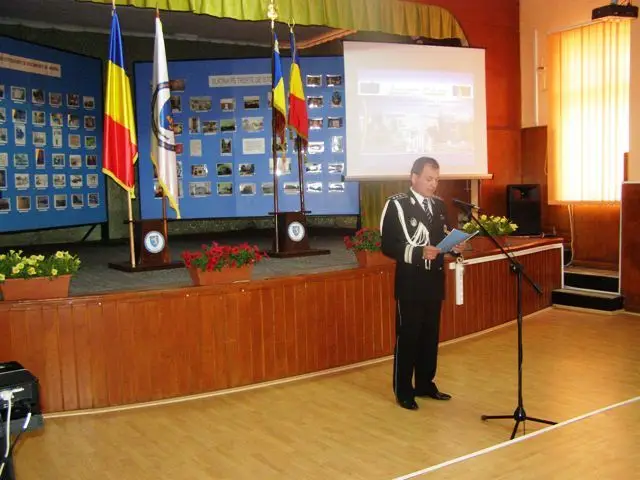 Foto FOTO. Şcoala de Poliţie Slatina, la 40 de ani. Şefii IGPR, autorităţile locale şi foştii comandanţi, la marcarea evenimentului