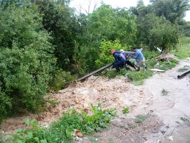 Foto FOTO&VIDEO. Inundaţii la Negreni. Apa a intrat în gospodăriile şi casele oamenilor