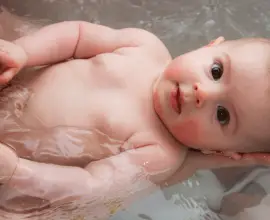 Foto Băiţa bebeluşului - dincolo de ritualuri sofisticate şi idei preconcepute