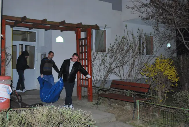 Foto Crimă pe strada Teiului din Slatina. O femeie de 37 de ani, înjunghiată în propria locuinţă