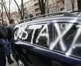 Foto Şoferii care au obţinut restituirea taxei de poluare în instanţă  trebuie să primească şi dobândă 
