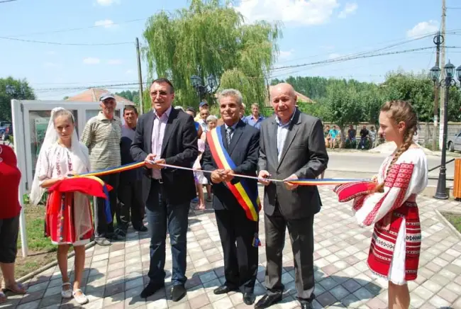 Foto FOTO. Primăria Vlădila are un nou sediu. Valoarea investiţiei, peste şapte miliarde lei vechi