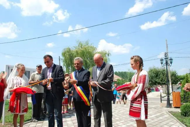 Foto FOTO. Primăria Vlădila are un nou sediu. Valoarea investiţiei, peste şapte miliarde lei vechi