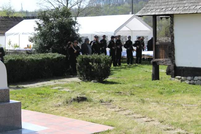 Foto FOTO & VIDEO. Nepotul fostului dictator Nicolae Ceauşescu, înmormântat cu onoruri militare, la Scorniceşti