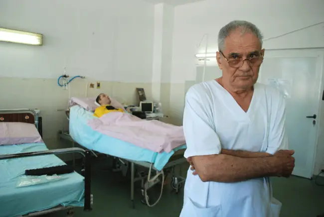 Foto Drama doctorului Ciobanu. De doi ani, fiul acestuia este ţintuit într-un pat de spital