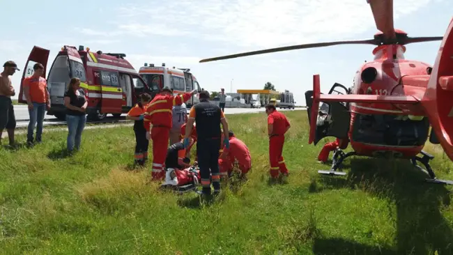 Foto FOTO. Accident de muncă la Cafmin. Un bărbat a fost prins sub un tractor, la fosta fermă din Scorniceşti