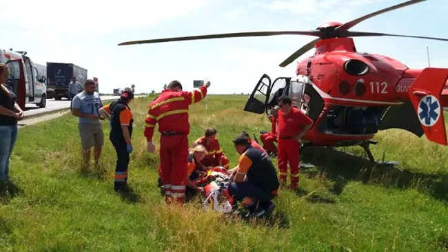 Foto FOTO. Accident de muncă la Cafmin. Un bărbat a fost prins sub un tractor, la fosta fermă din Scorniceşti