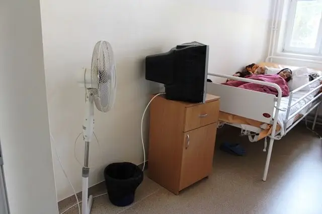 Foto FOTO. Centrul de Asistenţă Medico-Socială Caracal, reabilitat graţie unui proiect de 11 miliarde de lei. Bătrânii beneficiază de condiţii moderne