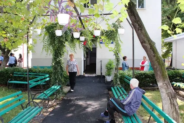 Foto FOTO. Centrul de Asistenţă Medico-Socială Caracal, reabilitat graţie unui proiect de 11 miliarde de lei. Bătrânii beneficiază de condiţii moderne