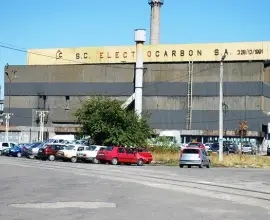 Foto Şefii de la Electrocarbon, manevre în cazul accidentului de muncă băgat sub preş