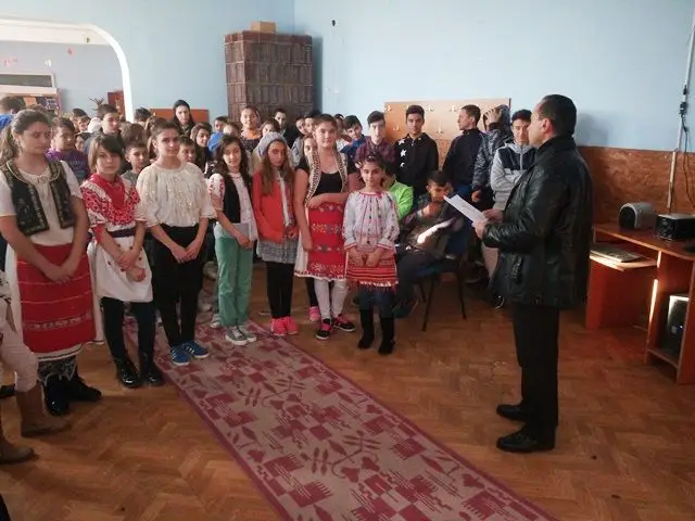 Foto FOTO. La Şcoala Stoicăneşti, cântecele patriotice au înlocuit sunetul clopoţelului