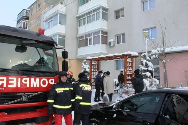 Foto UPDATE. Locatarii unui bloc din Slatina, evacuaţi după ce au fost înregistrate scurgeri de gaze