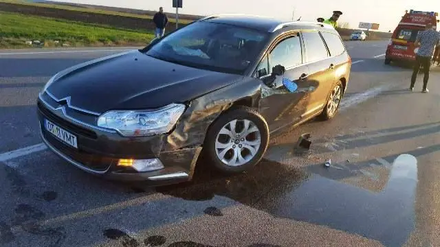 Foto FOTO. Un bărbat rănit într-un accident la Valea Mare, cu trei autoturisme implicate 