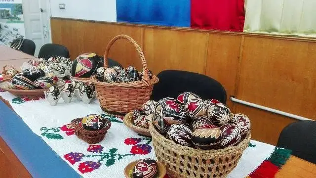 Foto FOTO. Meşteşugul încondeierii ouălor de Paște demonstrat, la Slatina, de meşterii populari de pe Valea Olteţului