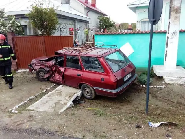 Foto FOTO. Cinci răniţi într-un accident rutier, la ieşirea din Balş spre Corbeni