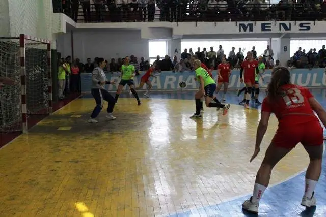 Foto GALERIE FOTO. CSM Slatina este în Liga Naţională. Promovarea, sărbătorită cu şampanie alături de suporteri