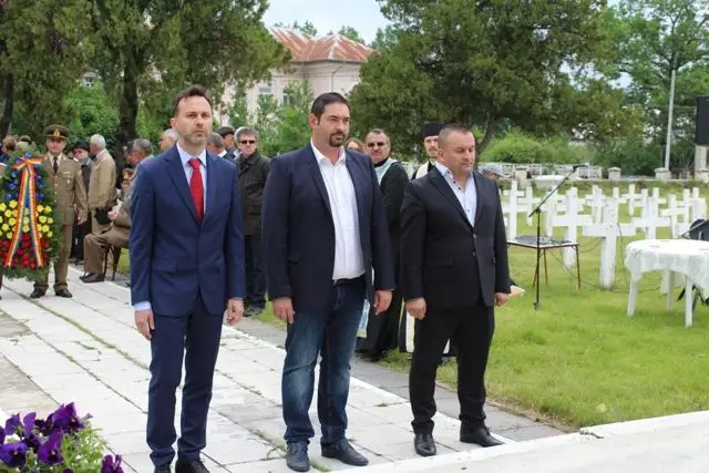 Foto FOTO. Ceremonie cu triplă însemnătate, la Cimitirul Eroilor din Slatina