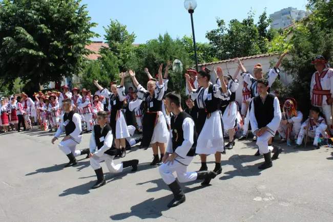 Foto FOTO&VIDEO. „Căluşul Românesc“ a început, la Slatina. Dansatori şi instrumentişti, demonstraţii de virtuozitate