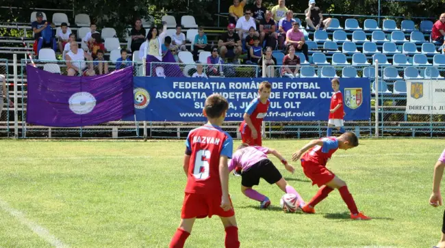 Foto GALERIE FOTO. Spectacol fotbalistic pe „Metalurgistul”. FCSB este câştigătoarea ediţiei a II-a a Memorialului „Eugen Stanciu”