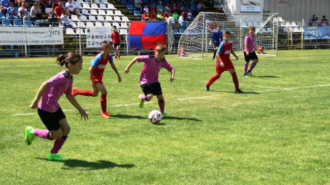 Foto GALERIE FOTO. Spectacol fotbalistic pe „Metalurgistul”. FCSB este câştigătoarea ediţiei a II-a a Memorialului „Eugen Stanciu”