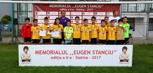 Foto GALERIE FOTO. Spectacol fotbalistic pe „Metalurgistul”. FCSB este câştigătoarea ediţiei a II-a a Memorialului „Eugen Stanciu”