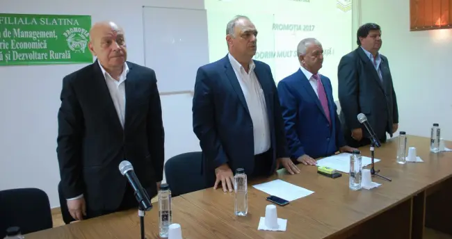 Foto O nouă promoţie USAMV Slatina. 73 de specialişti în agricultură au absolvit facultatea de la Strehareţi