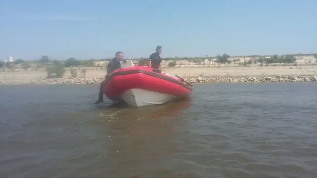 Foto FOTO&VIDEO. Scafandrii au reluat căutările băiatului înecat în Dunăre, la Corabia
