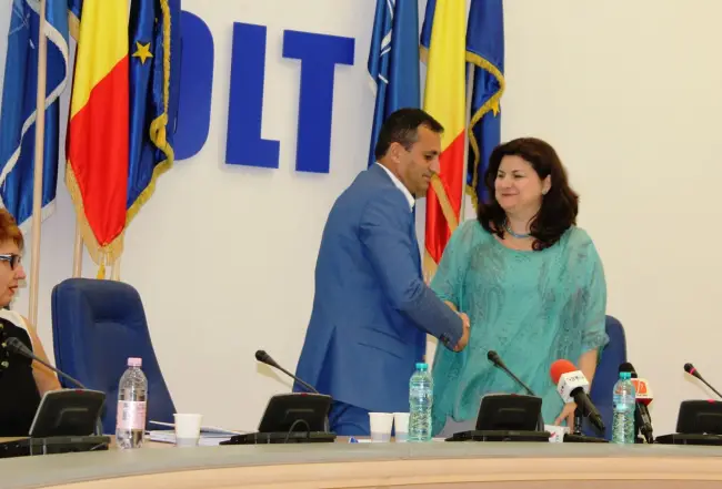 Foto S-a semnat contractul de finanţare pentru reabilitarea cu fonduri europene a DJ 546 Dăneasa - Slatina - Verguleasa