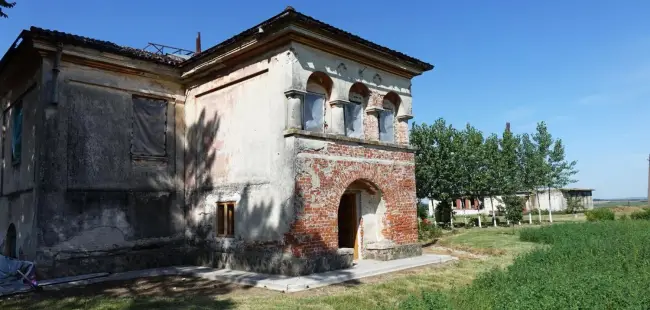 Foto FOTO. Conacul Neamţu din Olari, restaurat de voluntari englezi, francezi şi români