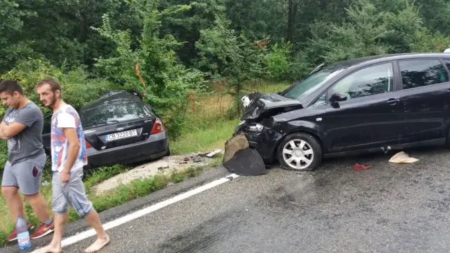 Foto FOTO& VIDEO. Două persoane au fost rănite într-un accident rutier, la Pădurea Sarului