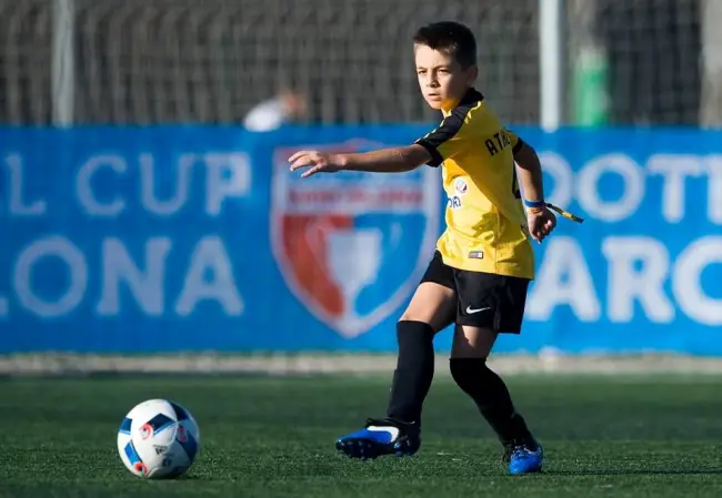 Foto GALERIE FOTO. Athletic Slatina sau atunci când visul unui copil devine realitate. Micii fotbalişti joacă, în septembrie, cu Barcelona