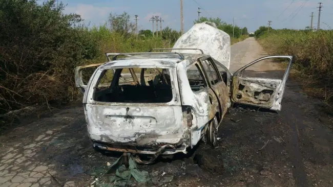 Foto FOTO& VIDEO. Un autoturism a luat foc în mers pe DN 64, la Brâncoveni