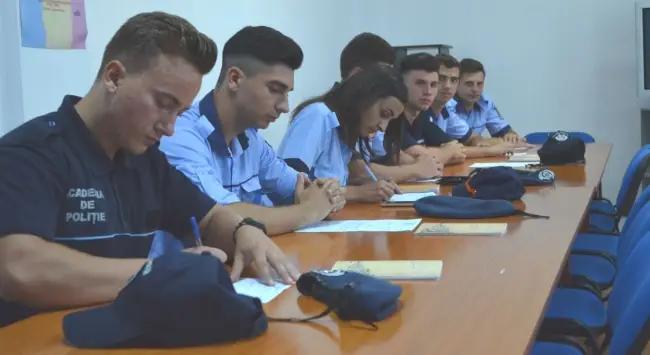 Foto Studenţi de la Academia de Poliţie „Alexandru Ioan Cuza”, în practică la Jandarmeria Olt