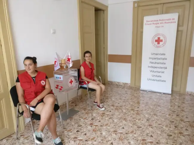 Foto Punct de hidratare şi acordare prim ajutor, în sediul Crucii Roşii Olt