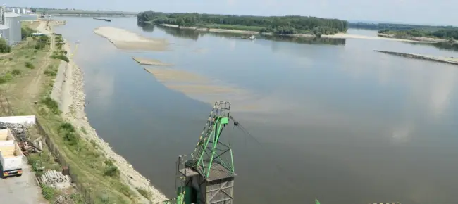 Foto FOTO. Portul Comercial Corabia şi cel Turistic şi de Agrement, nefuncţionale din cauza nivelului foarte scăzut al Dunării. Nu s-au mai efectuat dragaje şi lucrări de decolmatare de peste 25 de ani