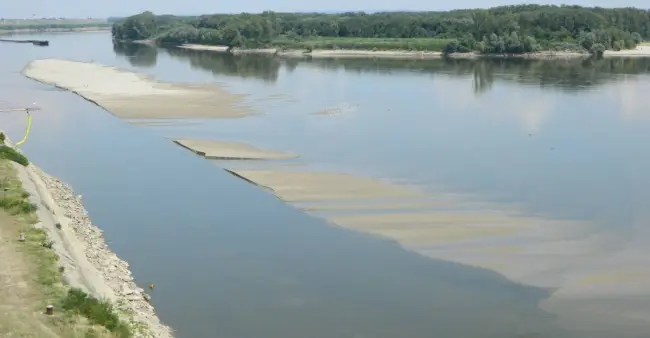 Foto FOTO. Portul Comercial Corabia şi cel Turistic şi de Agrement, nefuncţionale din cauza nivelului foarte scăzut al Dunării. Nu s-au mai efectuat dragaje şi lucrări de decolmatare de peste 25 de ani