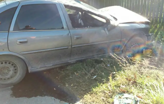 Foto FOTO & VIDEO. Un bărbat din Găvănești a urcat băut la volan și a lovit o mașină parcată, în Balș, care s-a răsturnat