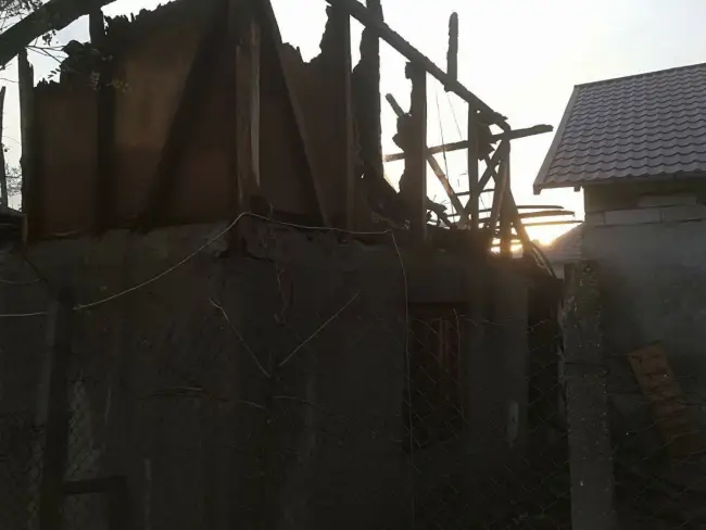 Foto FOTO&VIDEO. Grojdibodu: Două anexe din două gospodării, distruse de un incendiu