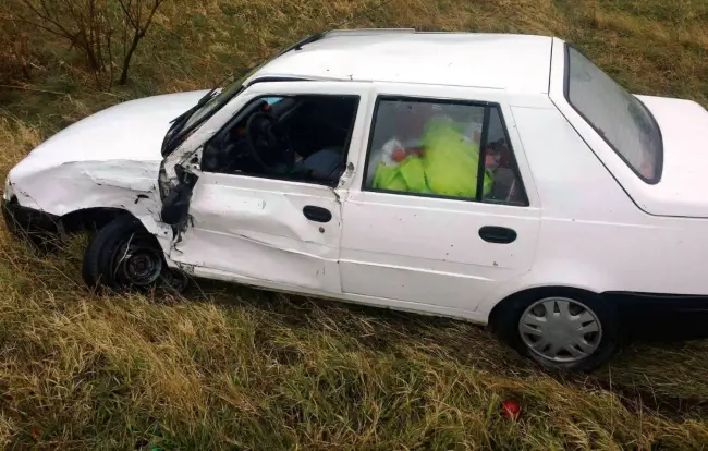 Foto FOTO & VIDEO. Accident la Valea Mare. Impact între o autoutilitară şi un autoturism