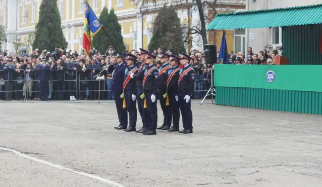 Foto FOTO&VIDEO. Prima promoţie de elevi a depus jurământul la Şcoala de Poliţie Slatina, după mai bine de 20 de ani