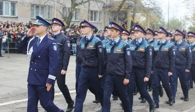 Foto FOTO&VIDEO. Prima promoţie de elevi a depus jurământul la Şcoala de Poliţie Slatina, după mai bine de 20 de ani