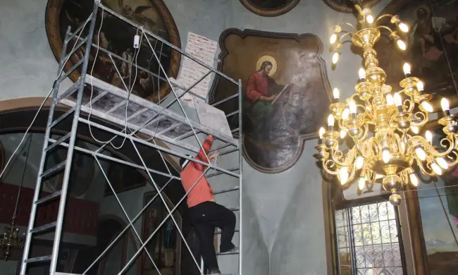 Foto Start la consolidarea şi restaurarea Bisericii „Sfânta Treime” din Centrul Istoric al Slatinei. Investiţie de aproape şase milioane lei, fonduri europene