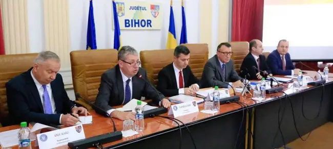 Foto Vicepremierul Stănescu, semnătură pentru dezvoltarea drumurilor din judeţul Bihor
