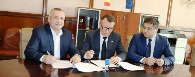 Foto FOTO. Vicepremierul Stănescu a semnat contracte pentru modernizarea infrastructurii rutiere din Drobeta Turnu Severin, cu fonduri PNDL
