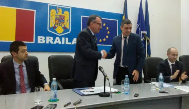 Foto Contract pentru modernizarea infrastructurii rutiere din Brăila, semnat de vicepremierul Paul Stănescu