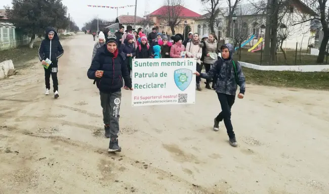 Foto FOTO. Elevii de la Şcoala Ursa din Gîrcov, campanie de conştientizare pentru protecţia mediului înconjurător