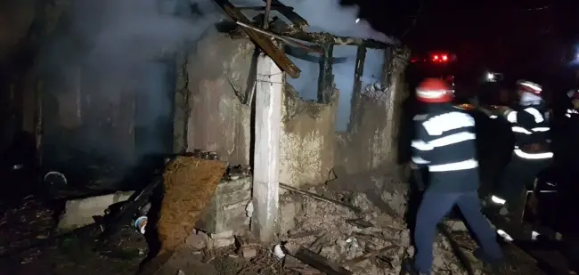 Foto FOTO&VIDEO. Un bătrân din Dăneasa a murit într-un incendiu care i-a cuprins casa