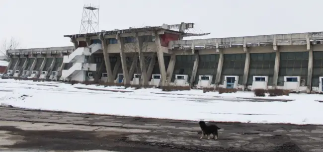 Foto FOTO&VIDEO. Stadionul „1 Mai” stă să cadă şi nu mai prezintă siguranţă pentru spectatori. De ce trebuie reconstruită arena din Slatina